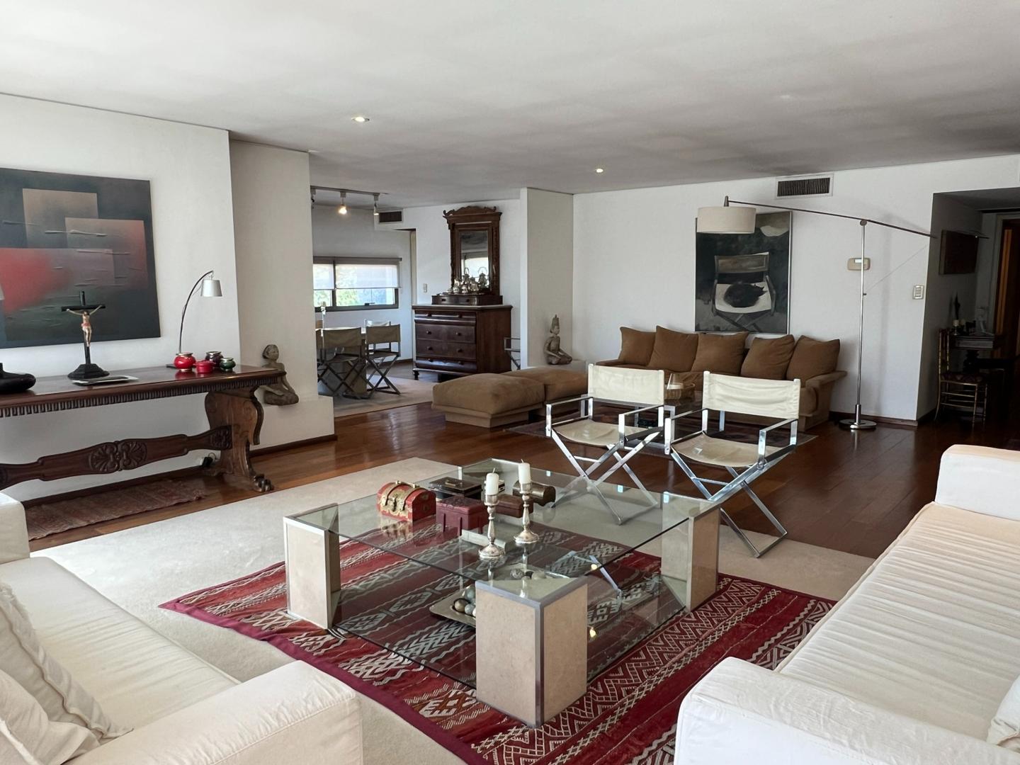 Hipólito Yrigoyen 592 , Piso 1