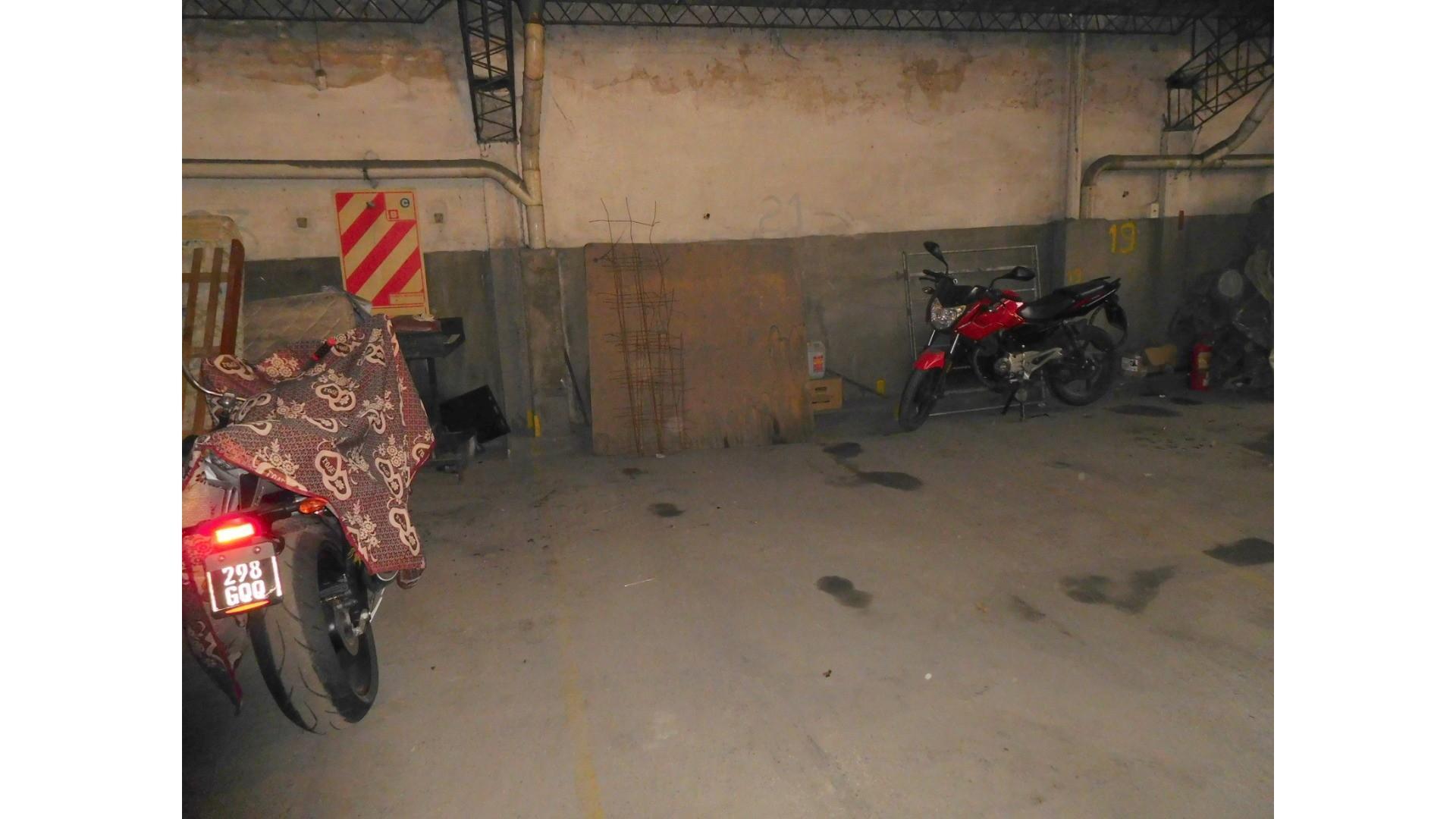 COCHERA FIJA Y CUBIERTA UBICADA EN 1º PISO