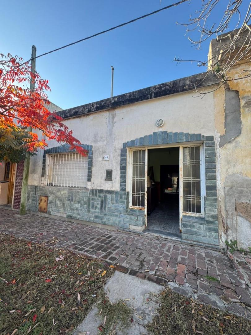 Casa para Reciclar en Calle 45 (24 y 26) !RETASADA!