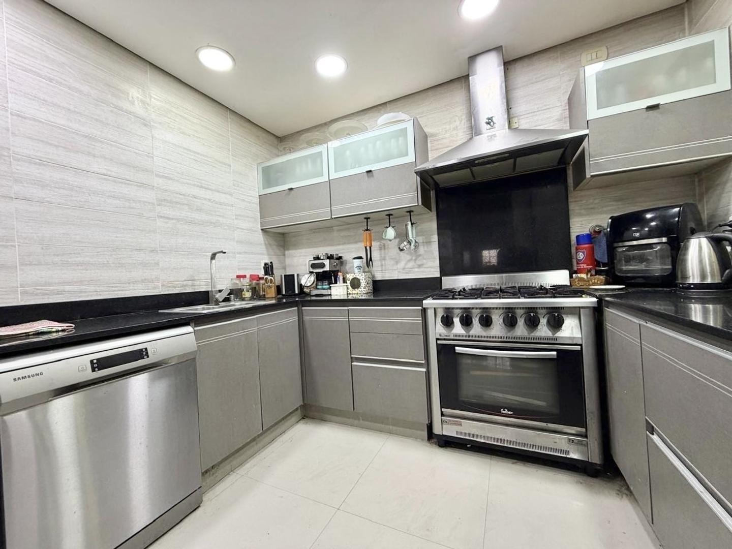 Casa 4 ambientes con 3 baños