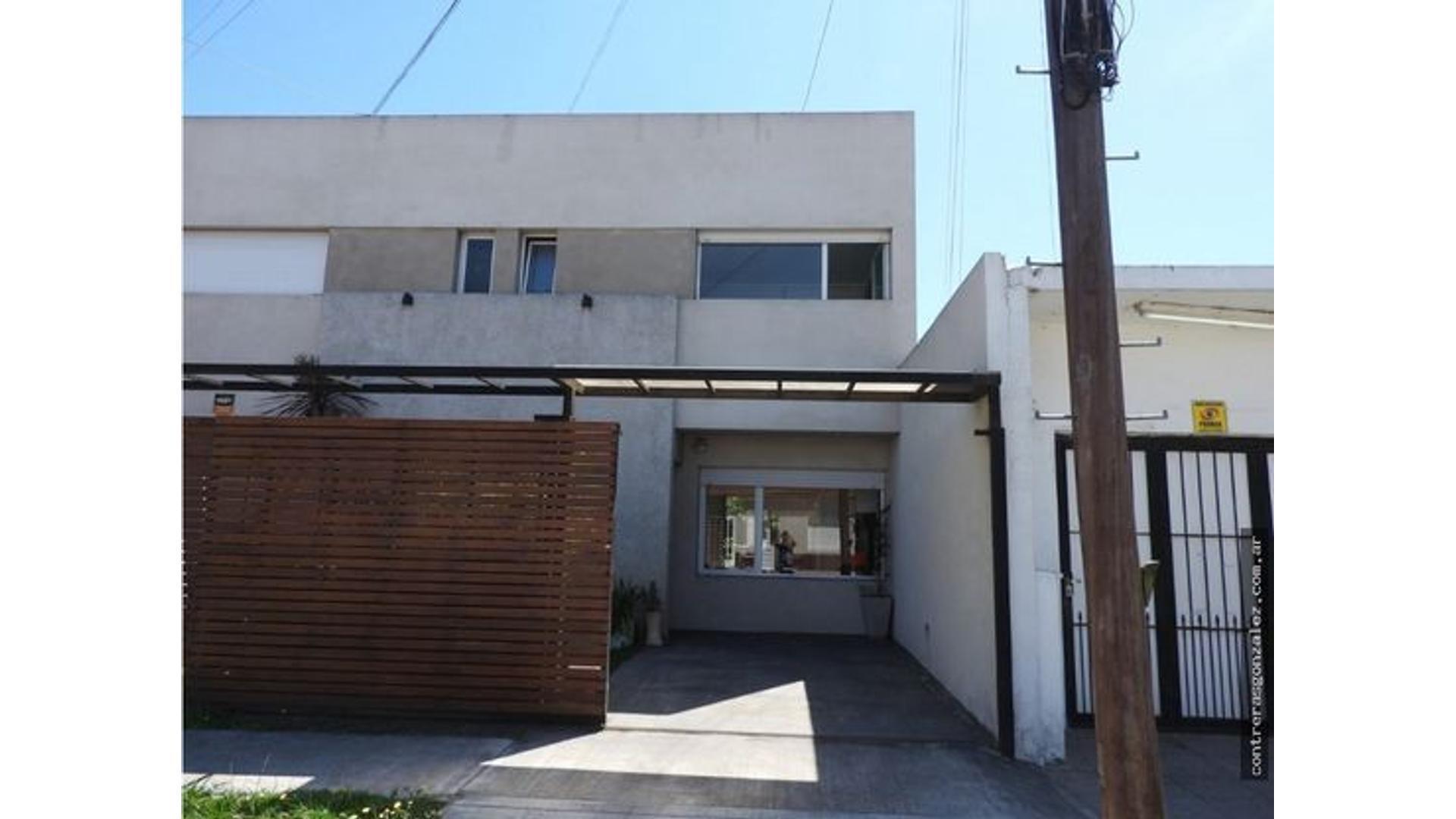 Dúplex en venta de 2 dormitorios c/ cochera en San Carlos