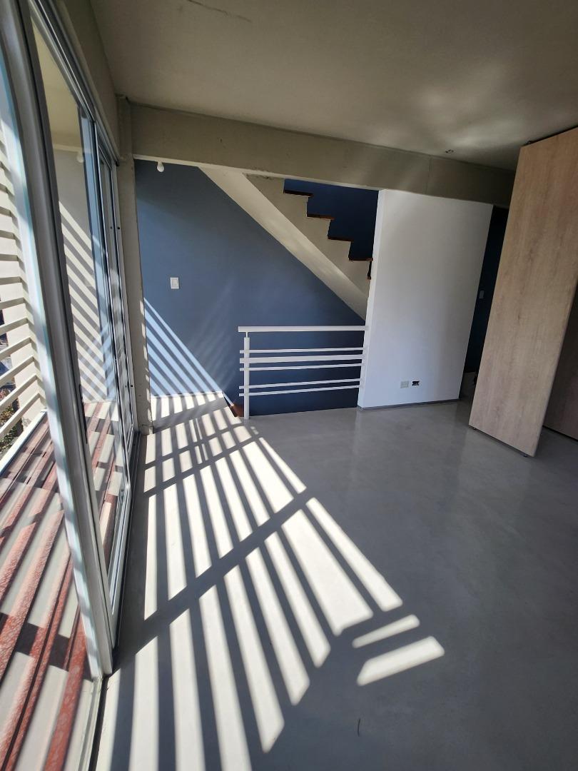 Triplex 3 Amb con Balcón y Cochera Privada en Olivos