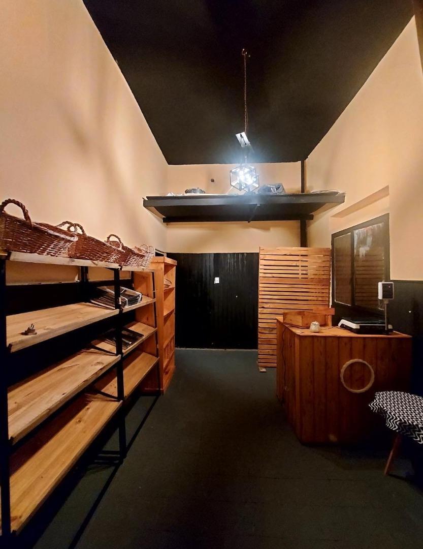 ALQUILER Local en esquina