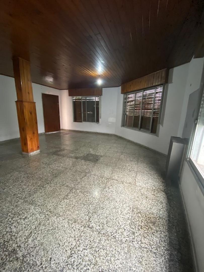 Oportunidad! Casa con departamento en venta en Pilar