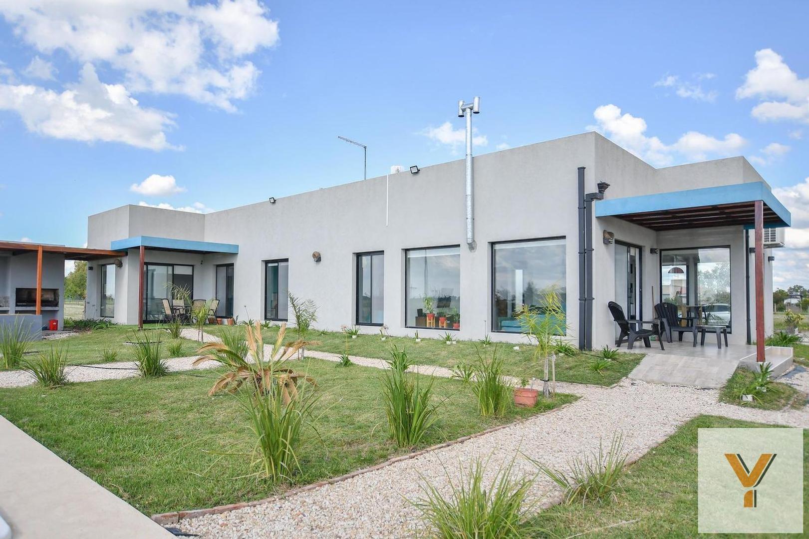 Casa en venta - 4 dormitorios 3 baños - Cochera - 1.750mts2 - Club de Campo El Mirador