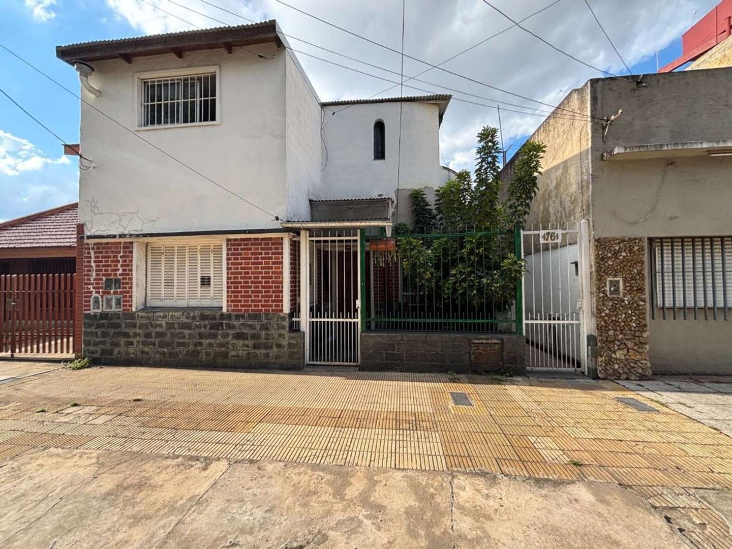 VENTA CASA TIPO PH 4 AMB EN CASEROS PATIO