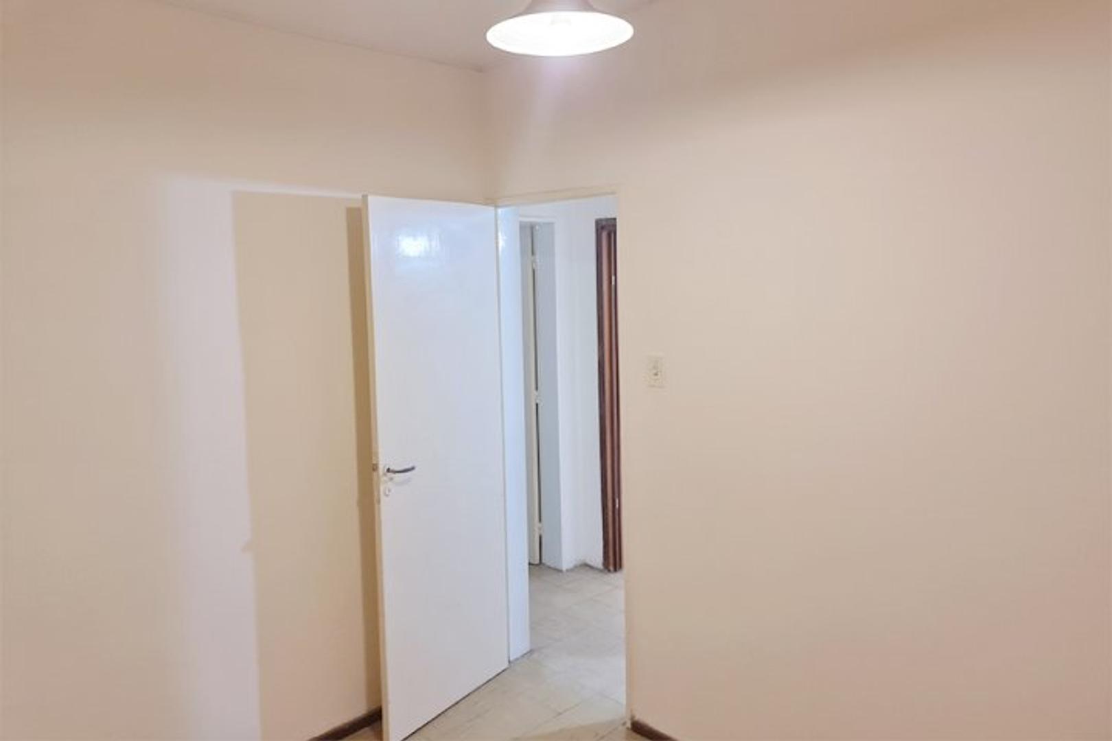 CASA 2 DORMITORIOS CON PATIO PJE. BOLONIA 5219