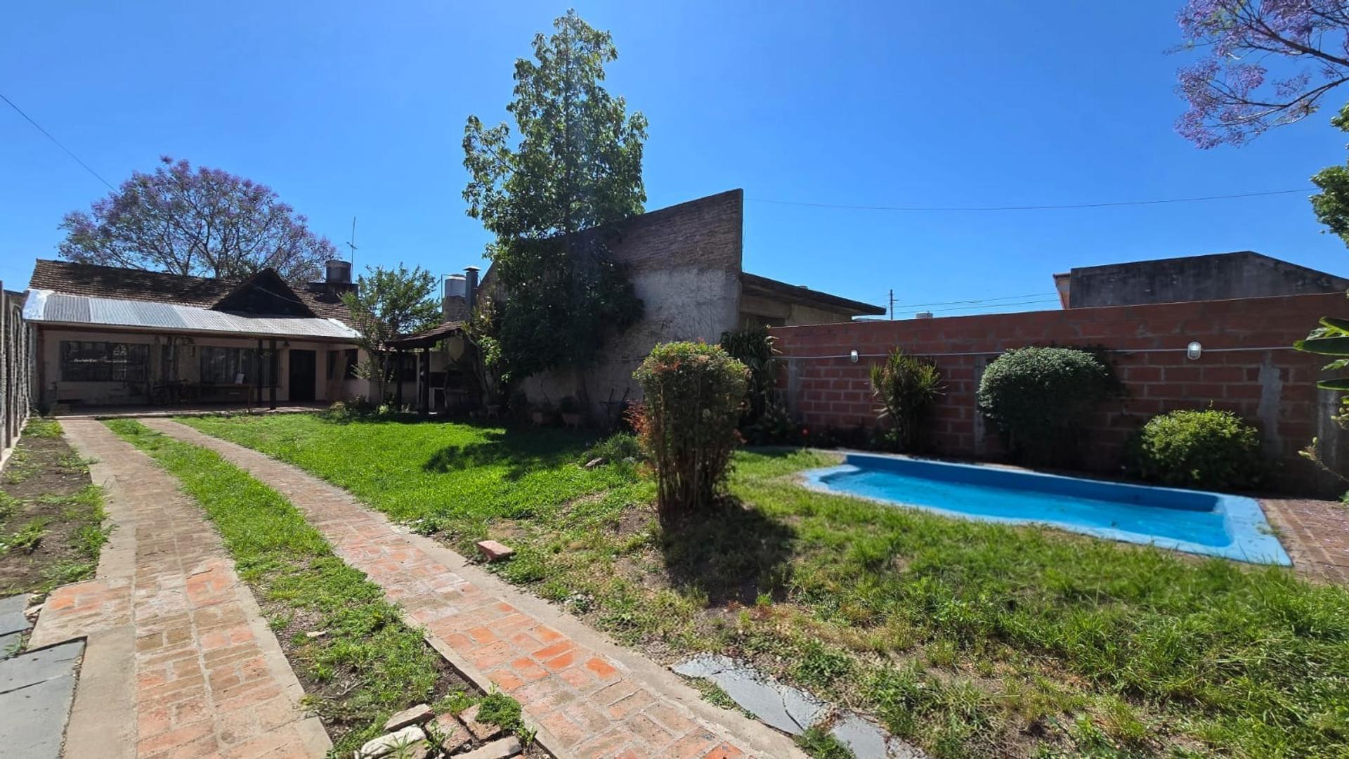 Casa 2 ambientes parque piscina cochera Ituzaingó Norte