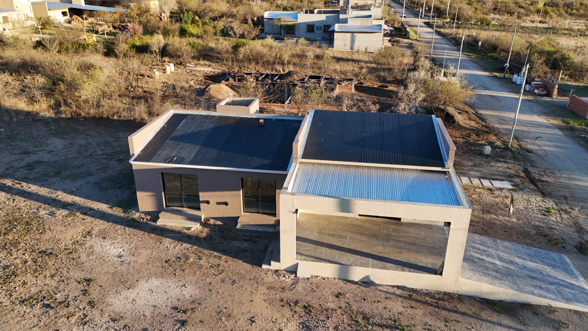 Casa 3 ambientes con 2 baños