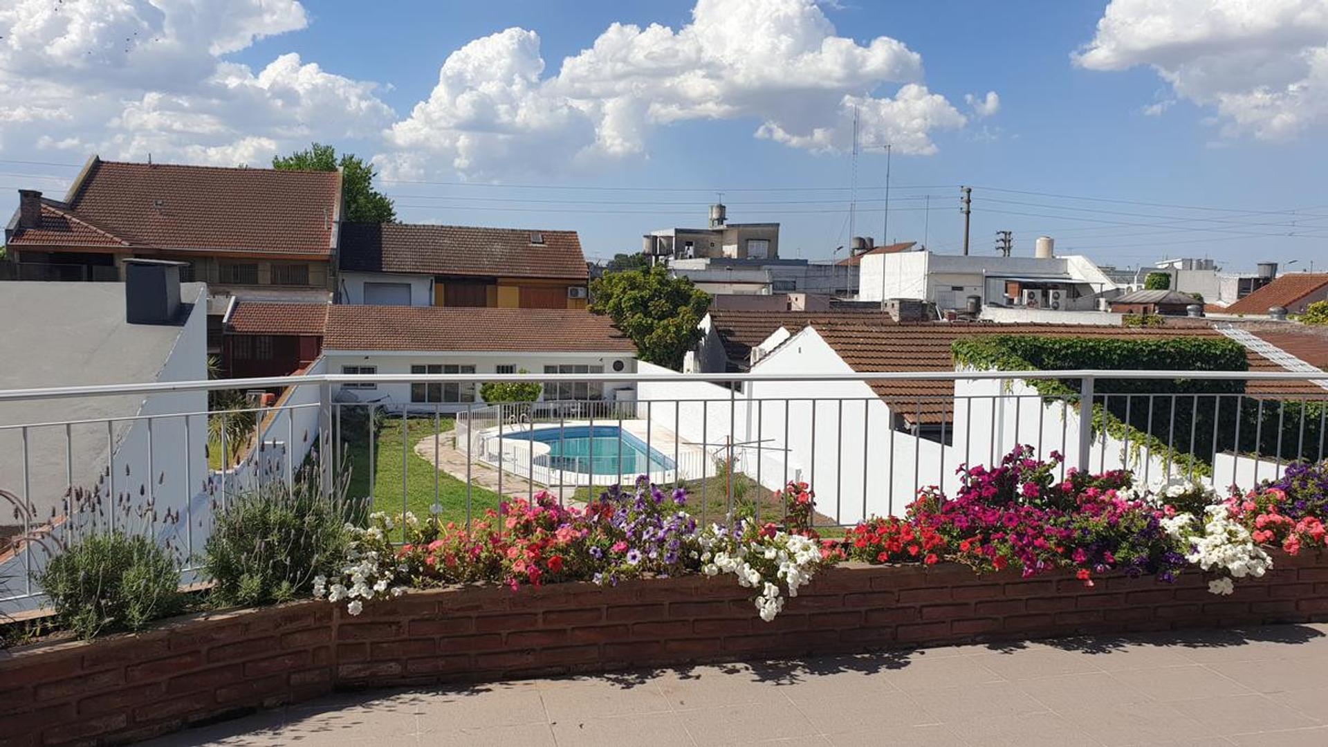 Casa en Venta con 6 cocheras