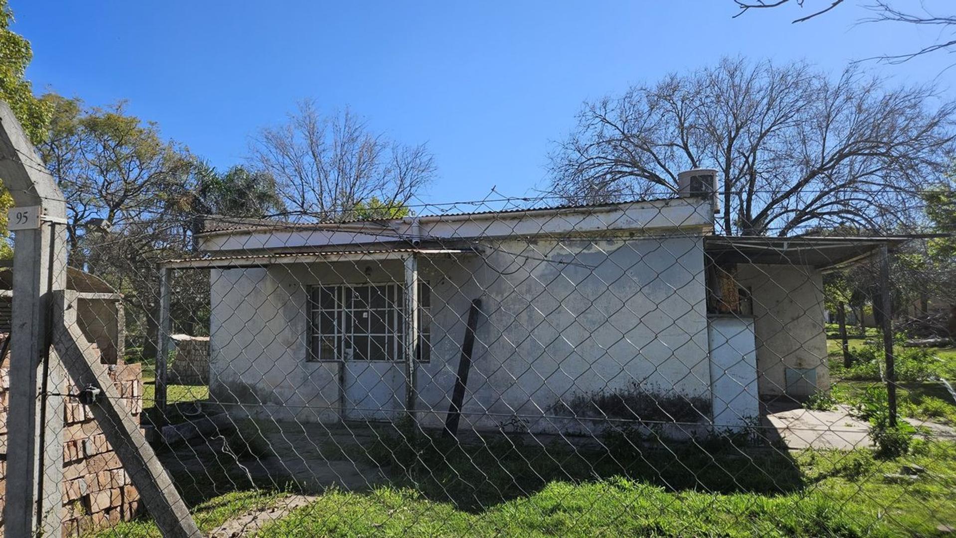 VENTA CASA A REFACCIONAR SOBRE AVENIDA