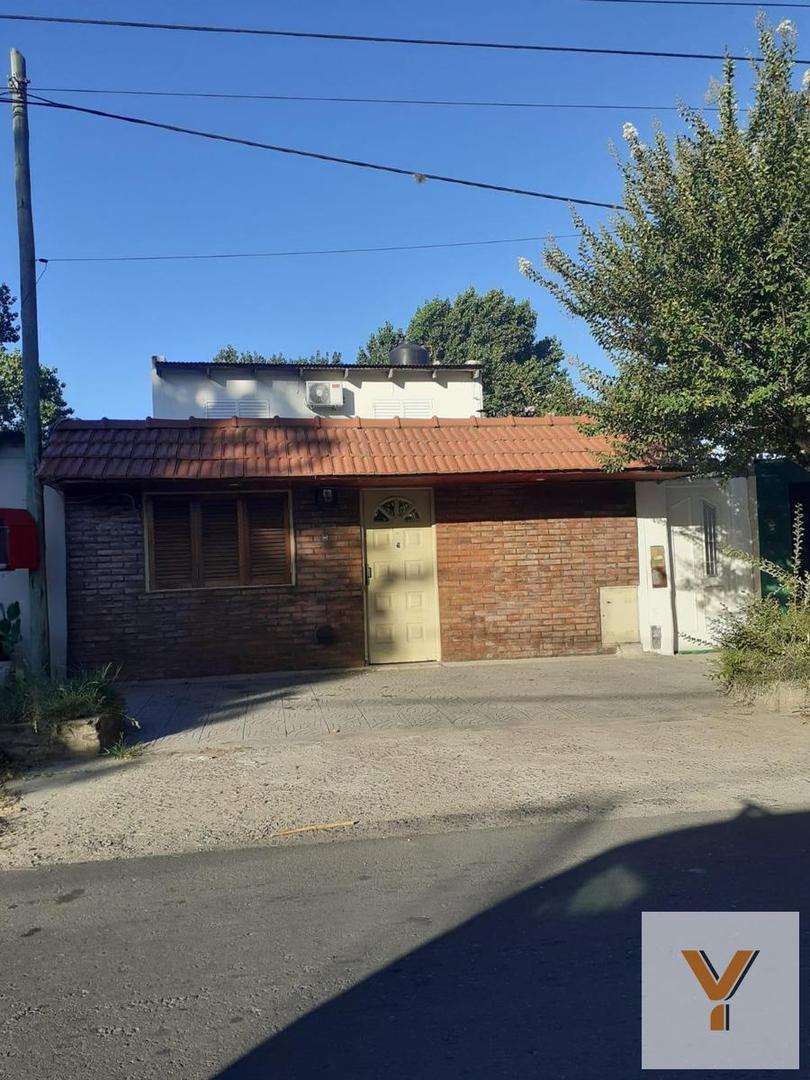 Casa en venta - 5 Dormitorios 2 Baños - 112Mts2 - La Plata