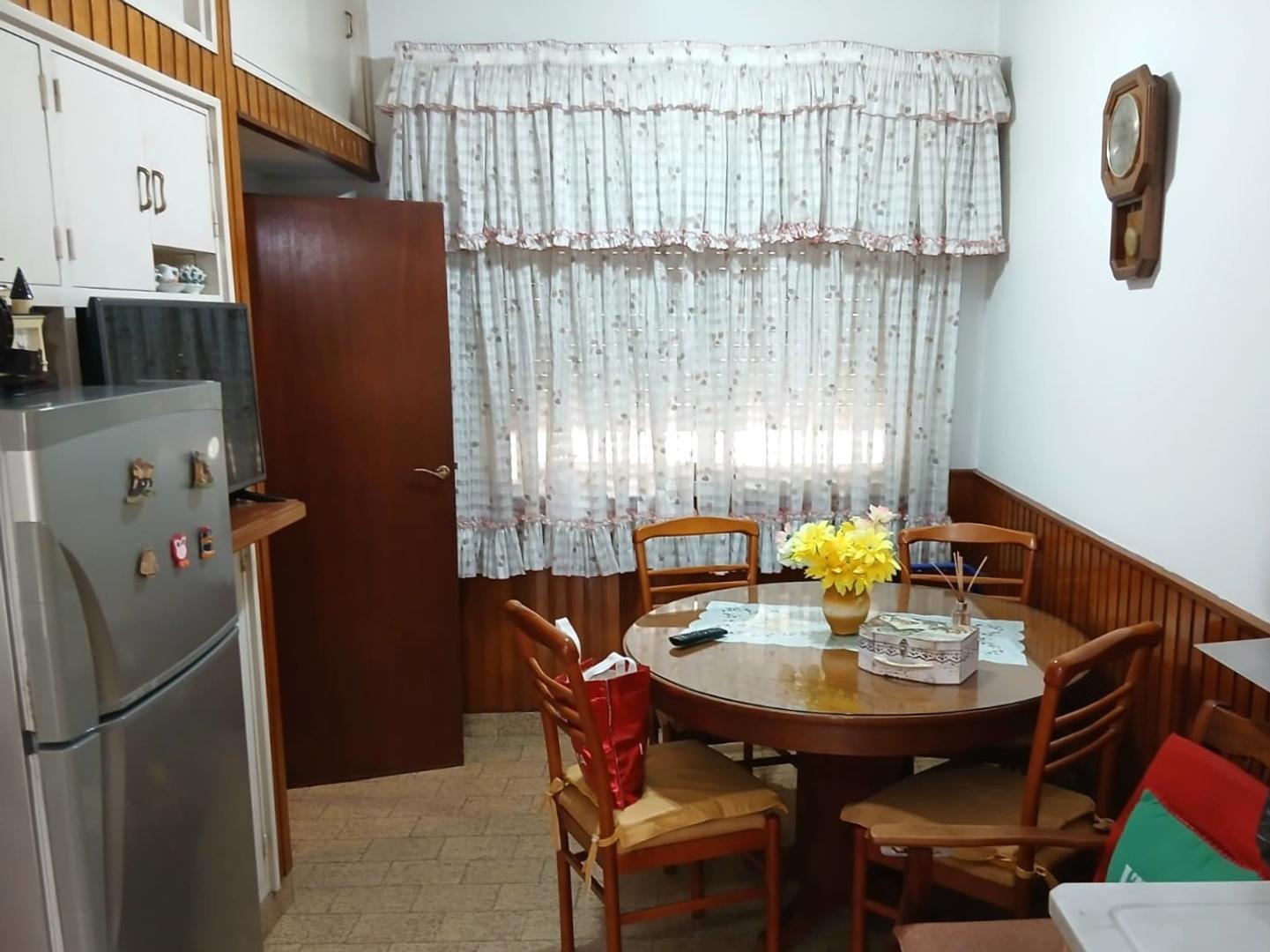 Depto Tipo Casa 3 ambientes con 2 baños