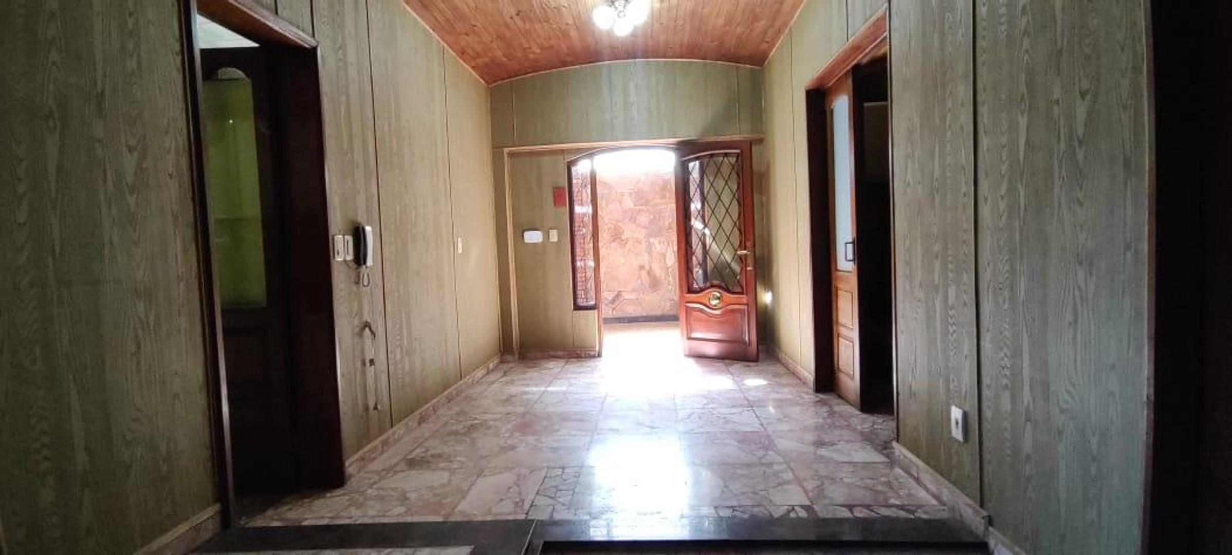 Casa de pasillo de 3 dormitorios en alquiler