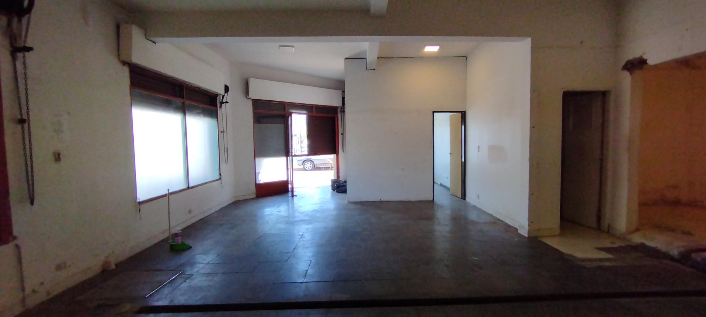 MUY BUEN LOCAL O DEPOSITO