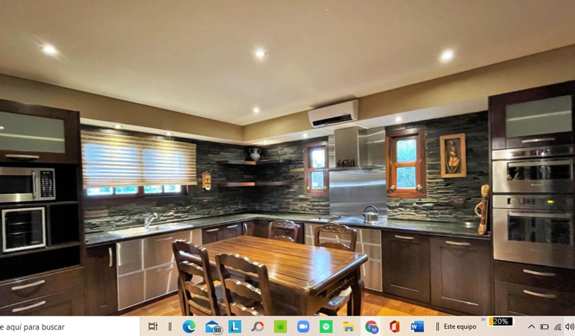 Casa 5 ambientes con 2 baños