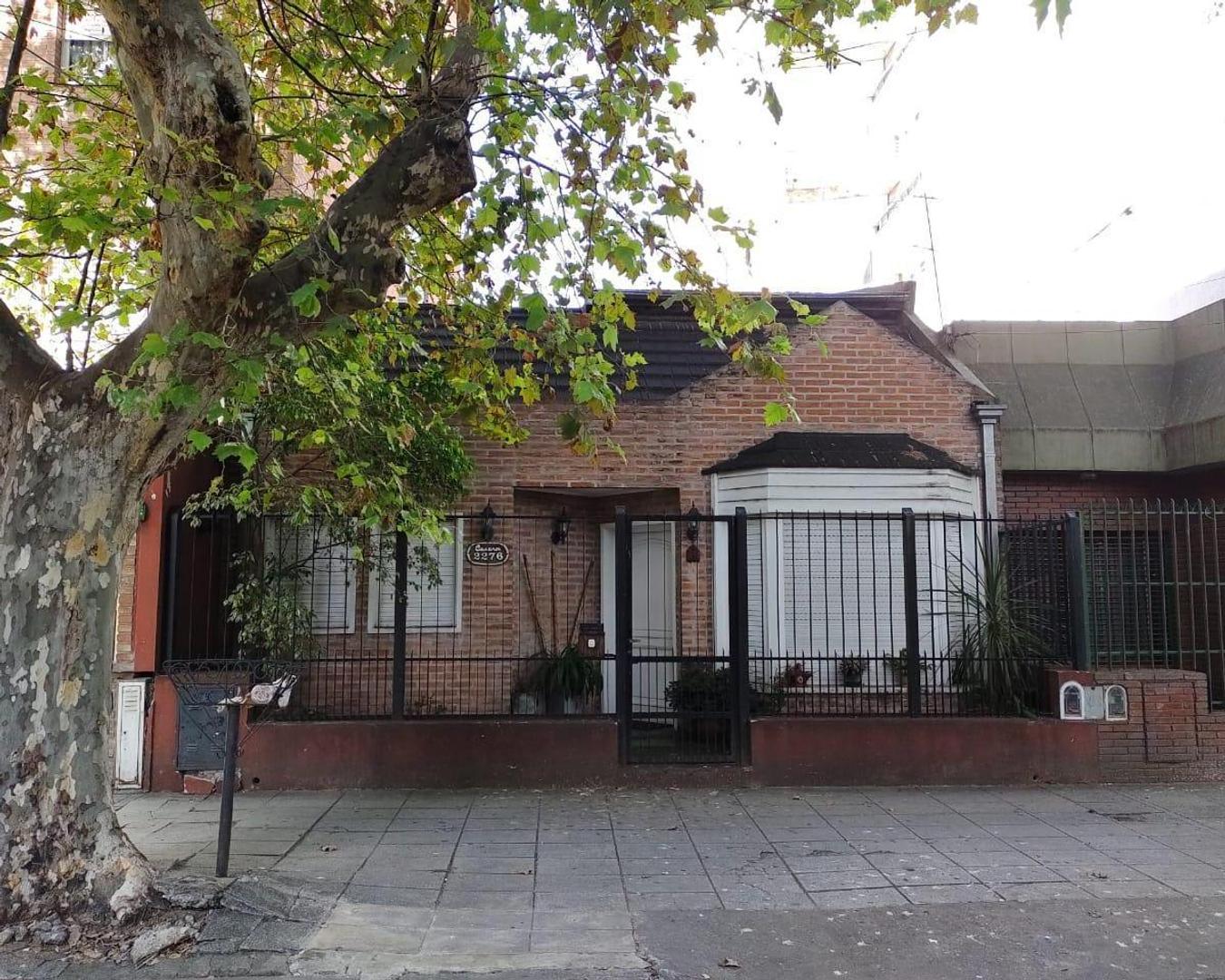 San Martín Centro. Hermosa casa de 5 ambientes con amplio pa