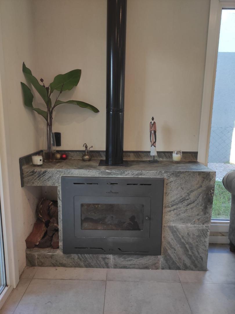 Casa en Alquiler con 2 cocheras