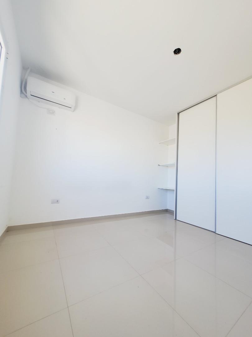 Depto Tipo Casa en Venta con 2 cocheras