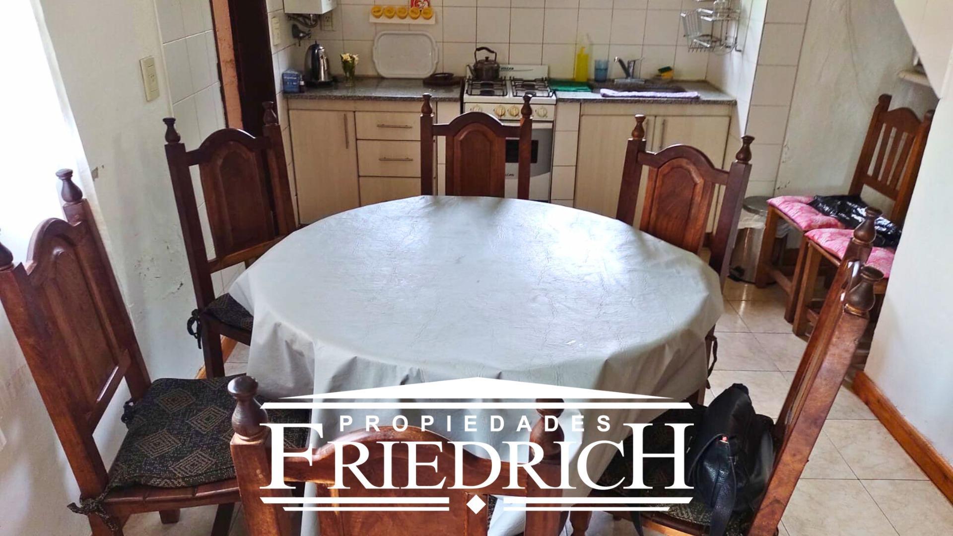 Casa 4 ambientes con 2 baños