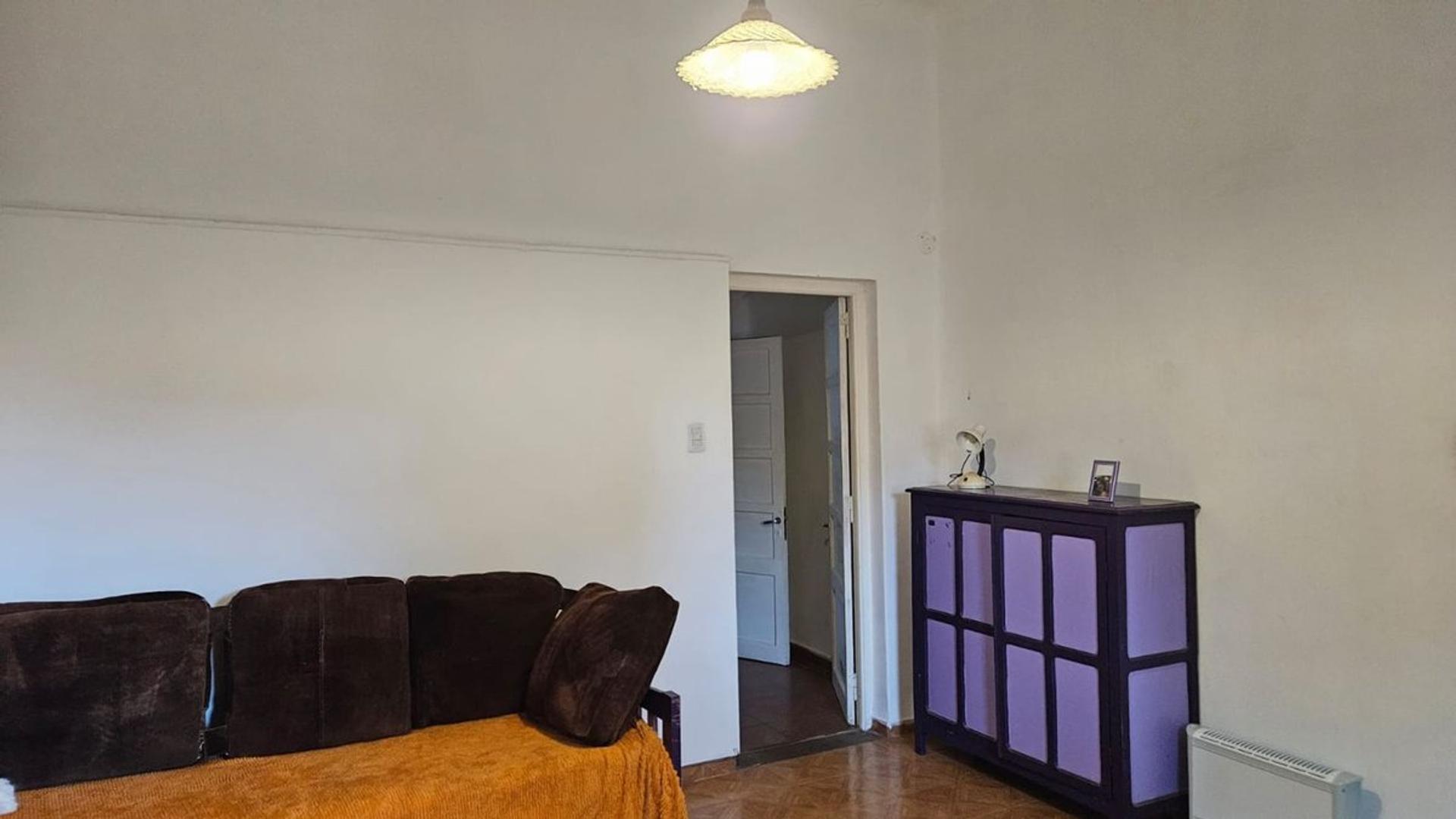 Casa 10 ambientes con 2 baños