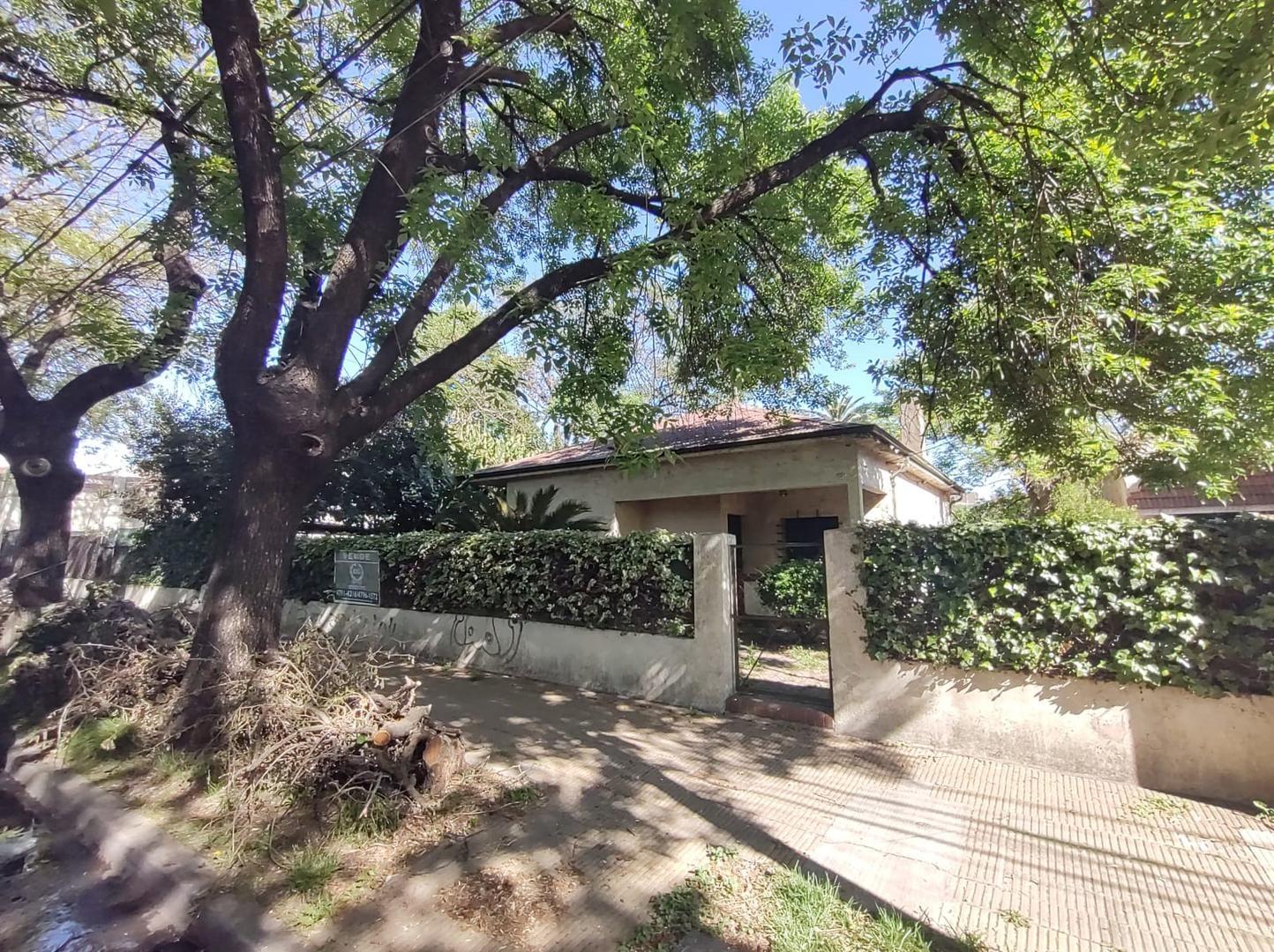 Chalet tipo alemán a reciclar sobre gran lote – Zona RB