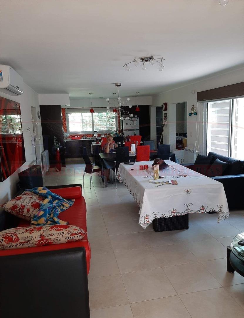 CASA AMOBLADA DE 4 AMBIENTES EN VENTA EN COSTA DEL ESTE