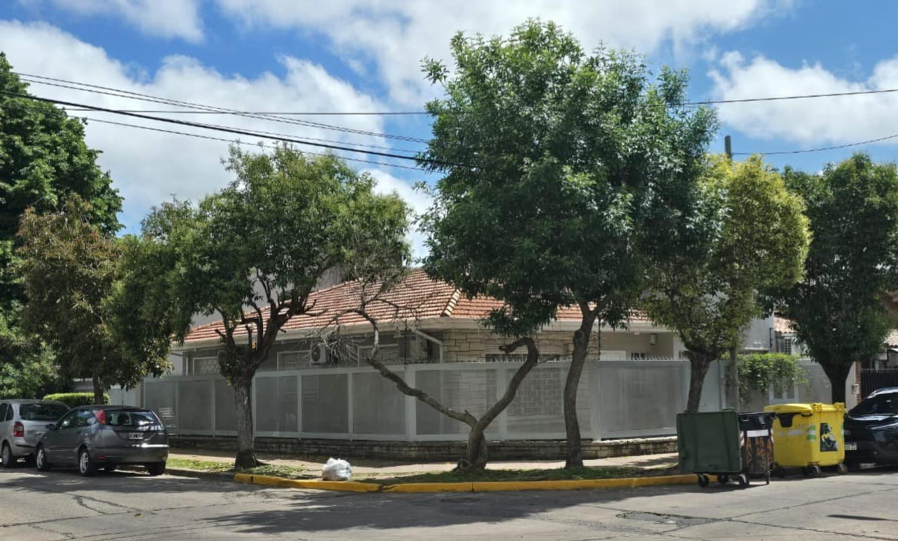CASA 4 DOR. con PILETA en VENTA en Acassuso 