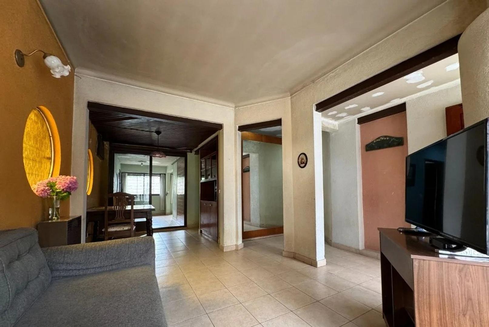 Casa en Venta con 3 cocheras