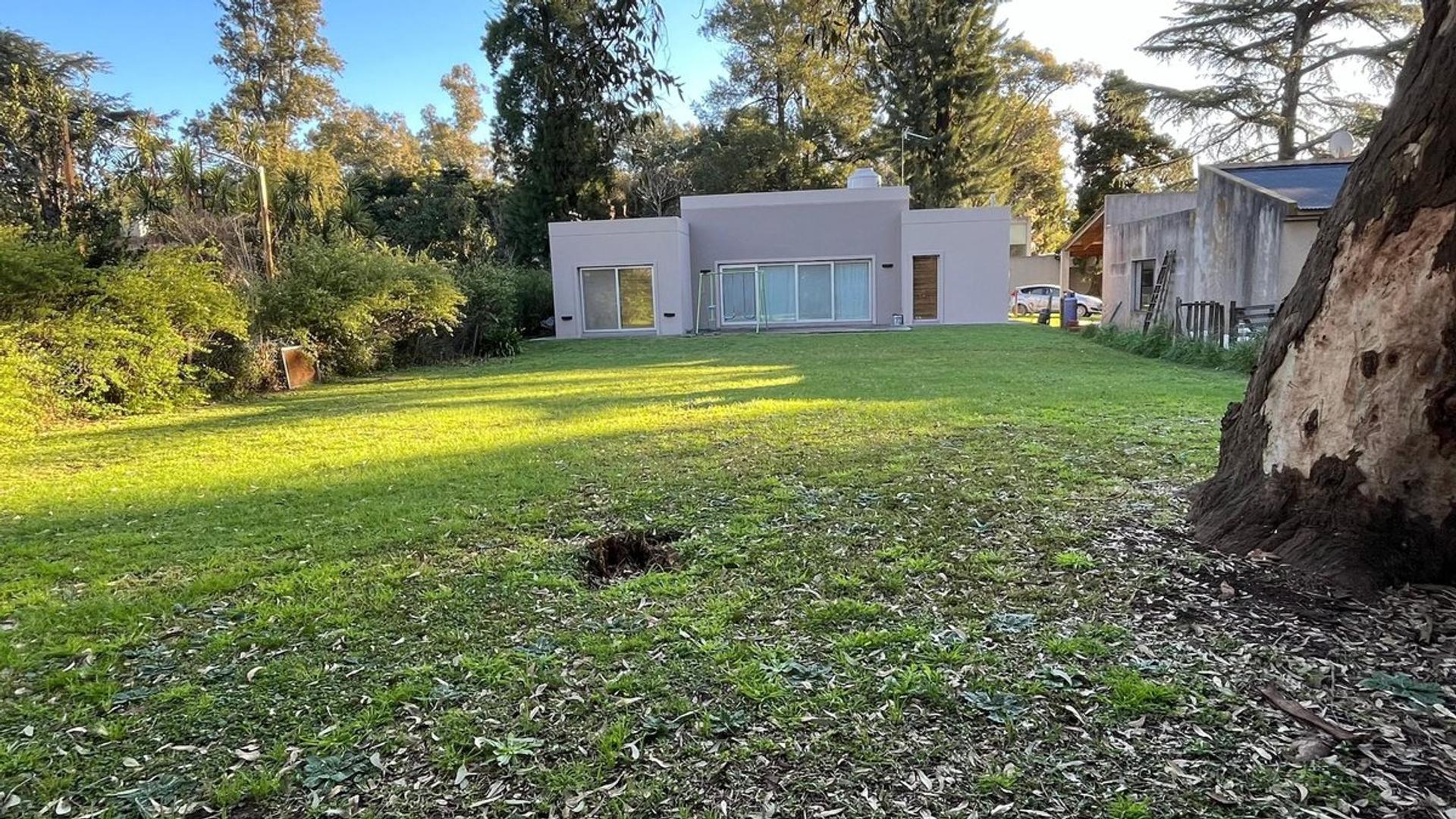 Casa con gran lote en Loma Verde