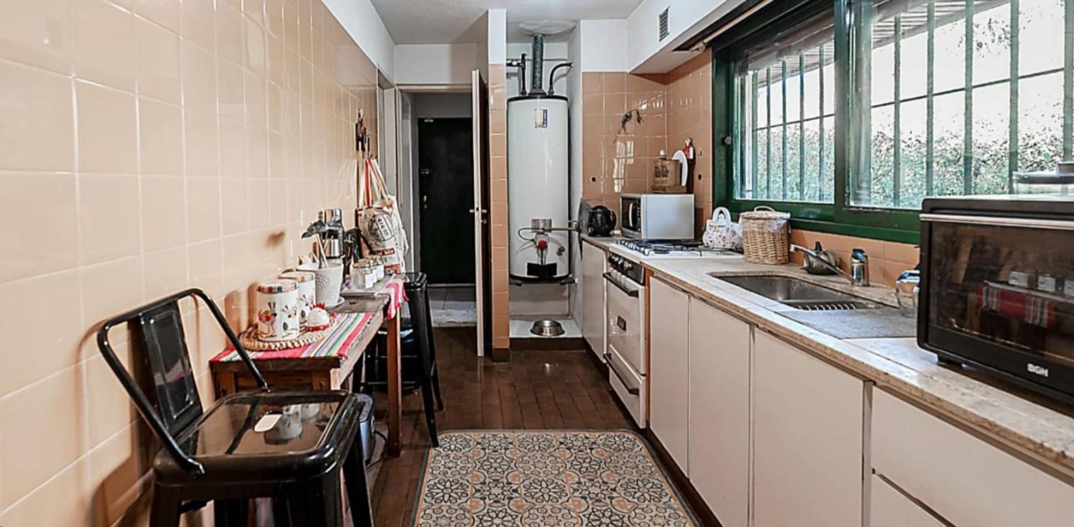 Casa en Venta en Los Robles del Monarca, USD 160.000