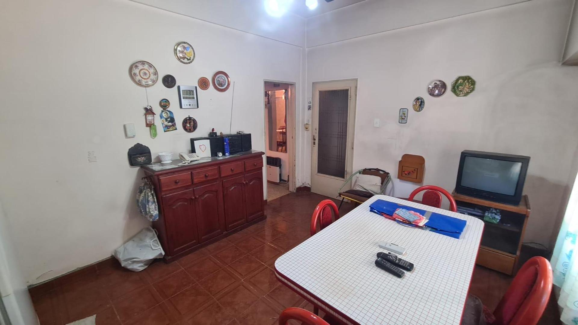 Casa 2 ambientes con 1 baño