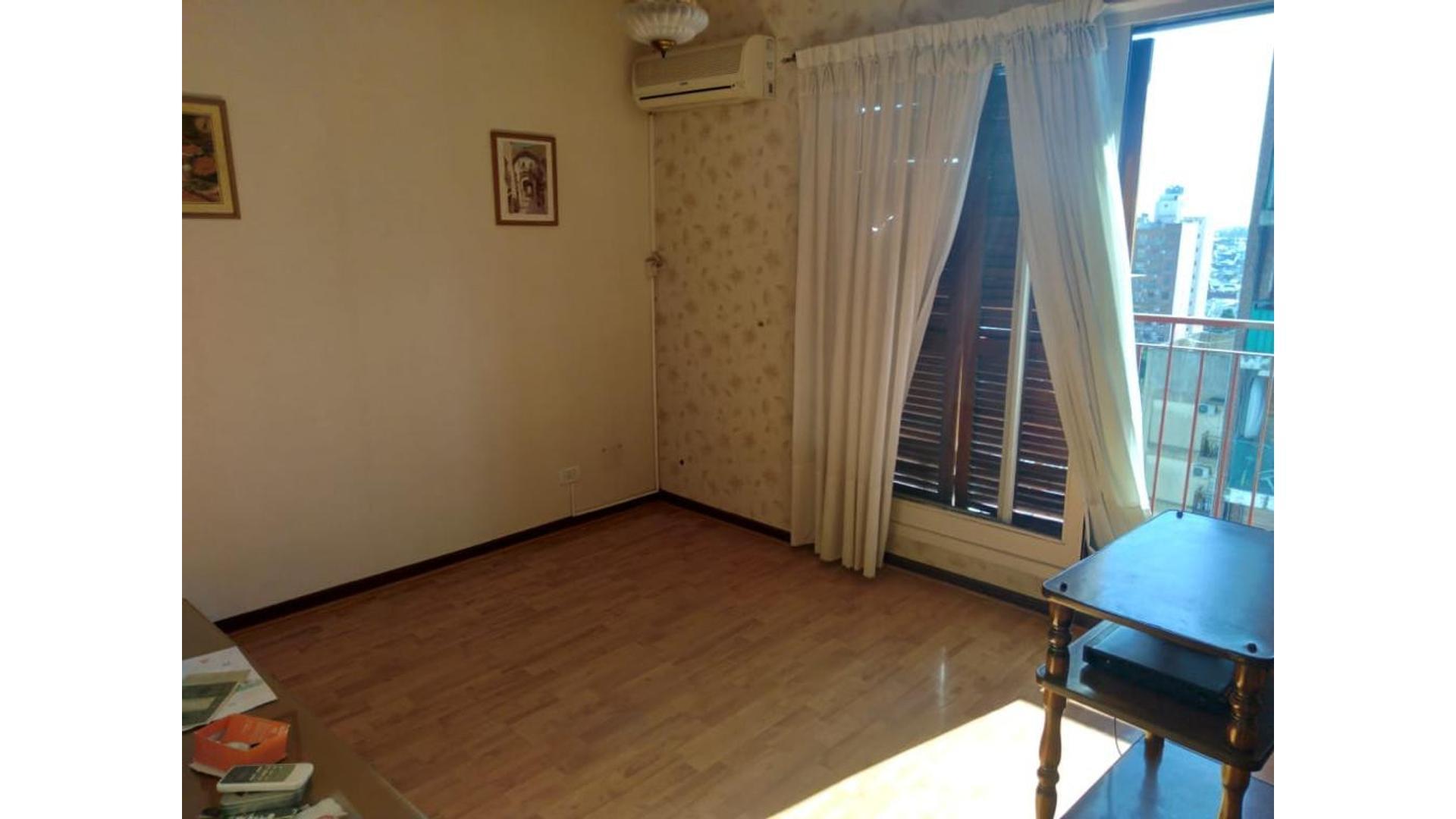 Venta departamento 3 ambientes en centro de Wilde