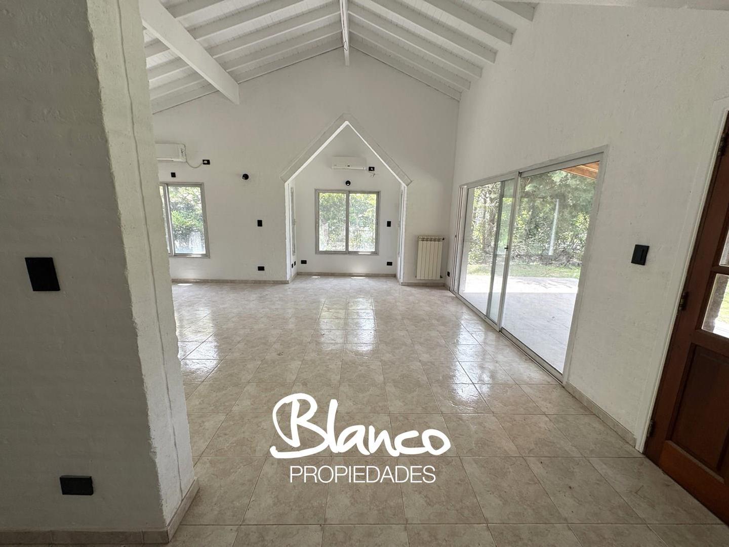 Casa 4 ambientes con 3 baños