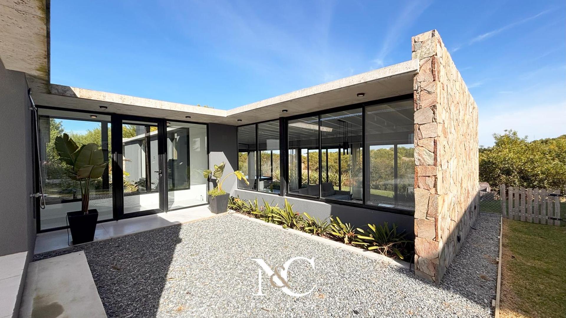 Casa en venta diseño hormigon, gas natural-losa radiante-cul de sac- residencial I Costa esmeralda