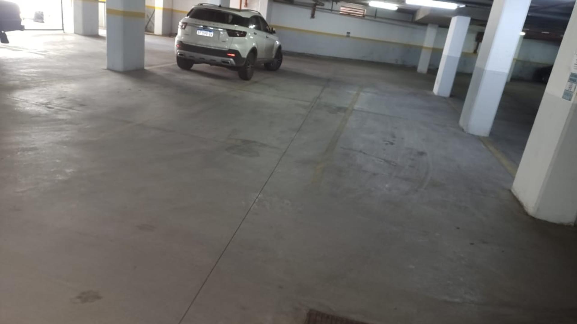 COCHERA DOBLE EN  ESTUDIOS 