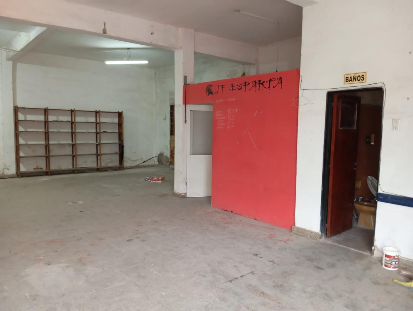 Villa Bonich. Local en esquina de 92 metros cuadrados