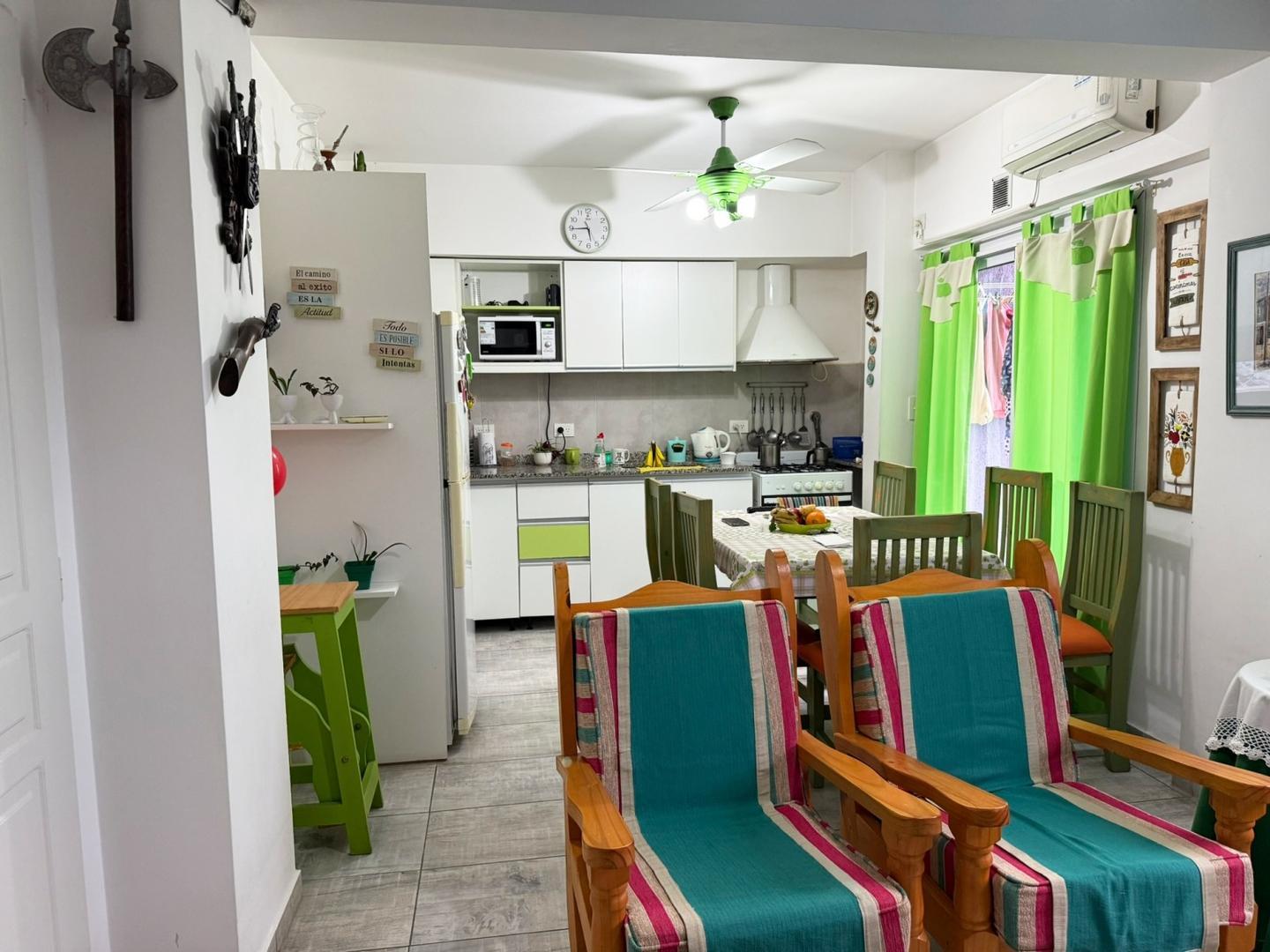 Raquel Español 200, Piso 4