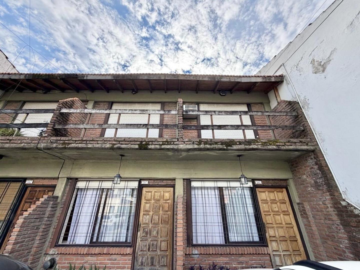 2 dúplex unificados en excelente ubicación.