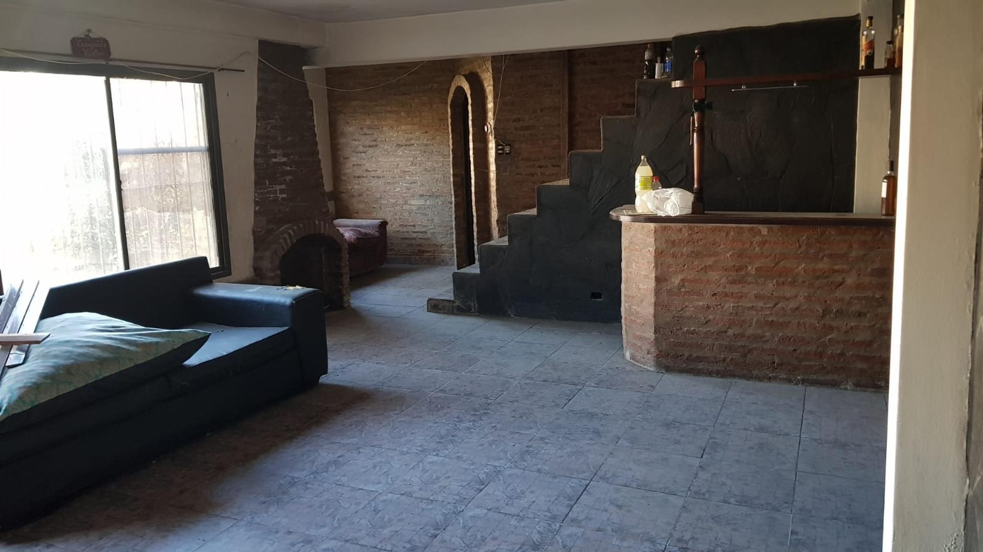 CASA EN VENTA :: UDAONDO :: 5 AMB :: A REFACCIONAR