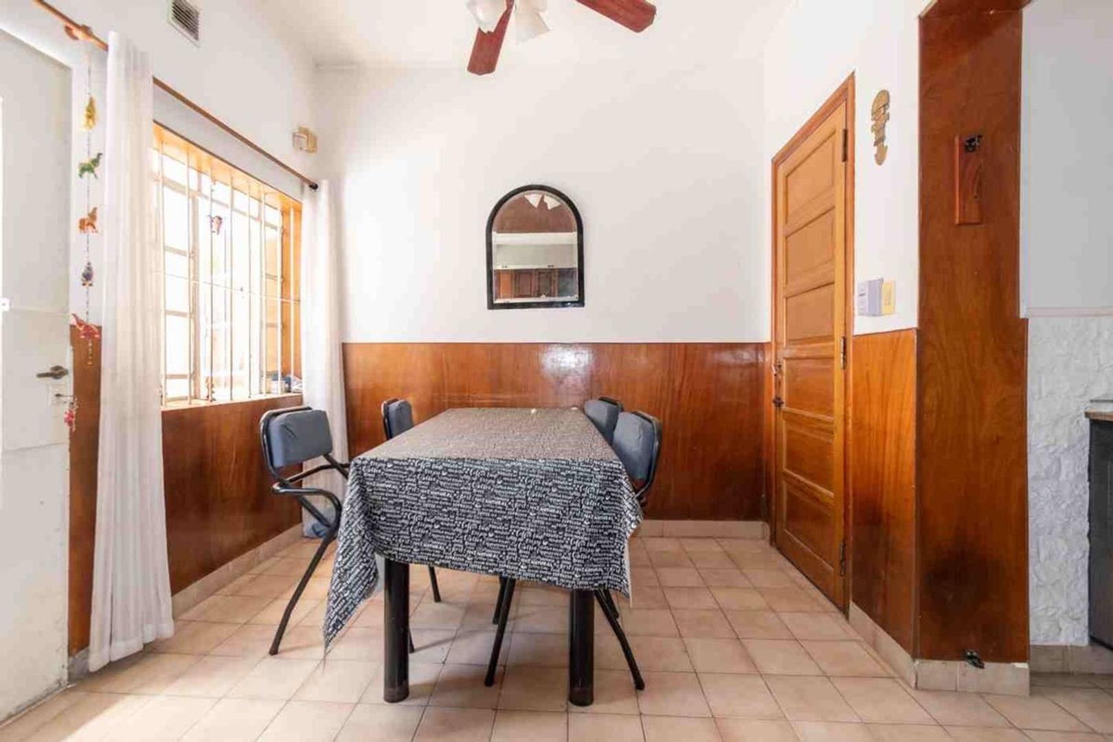 CASA EN VENTA 2 DORMITORIOS BARRIO SARMIENTO