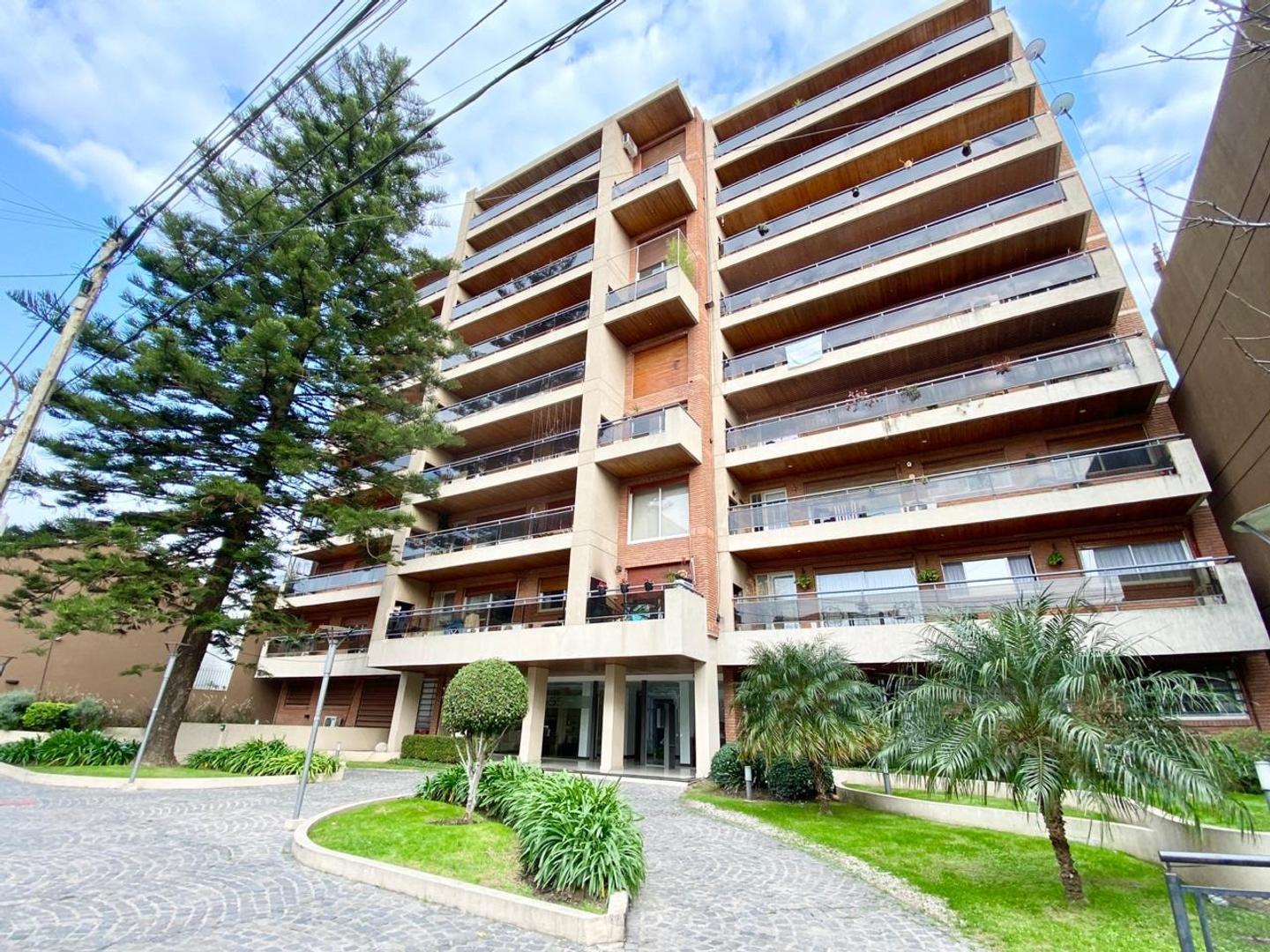 Departamento 2 ambientes tipo dúplex en excelente ubicación.