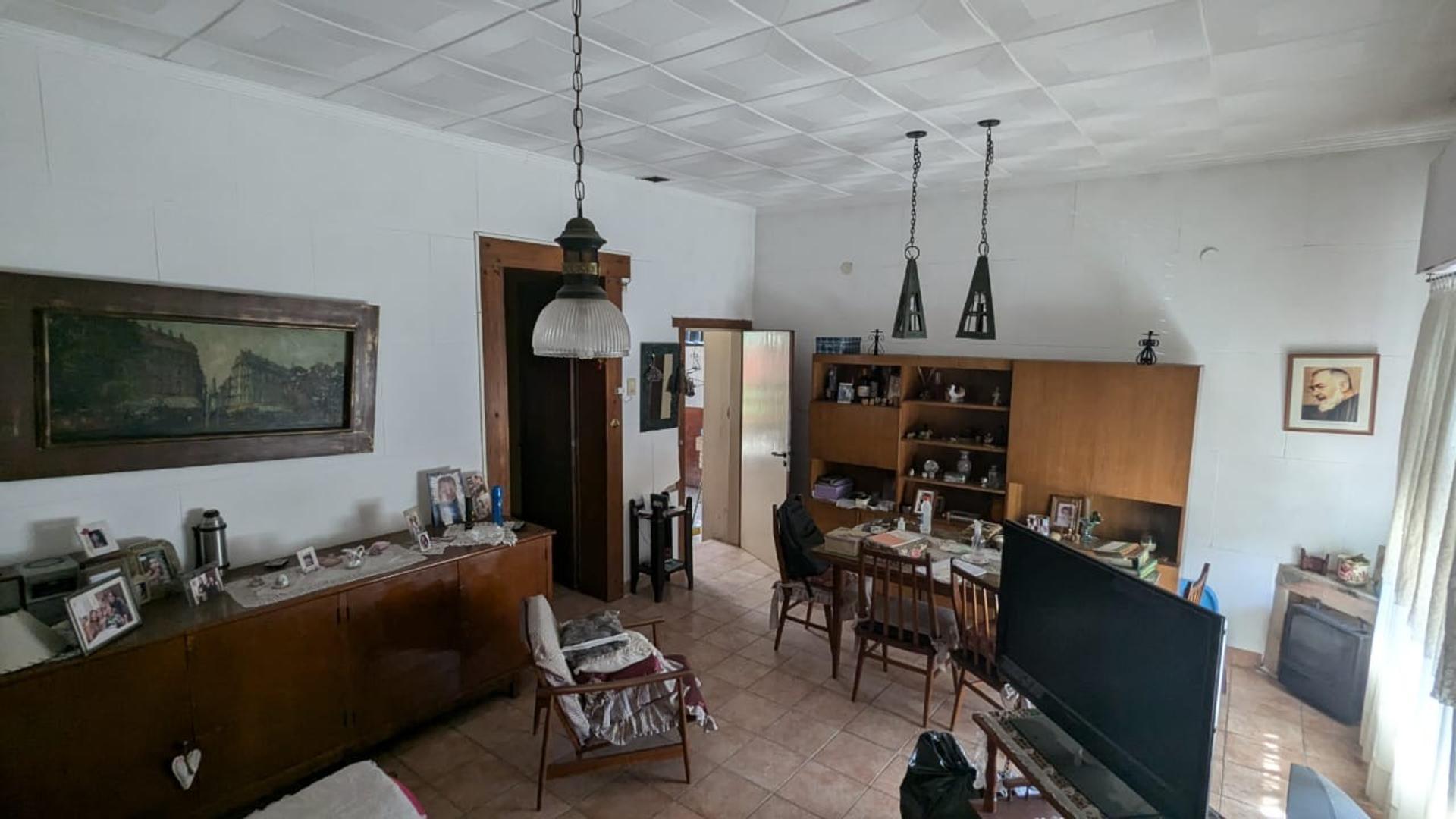 PH tipo casa de 2 ambientes Lanús este M. Weild 2200