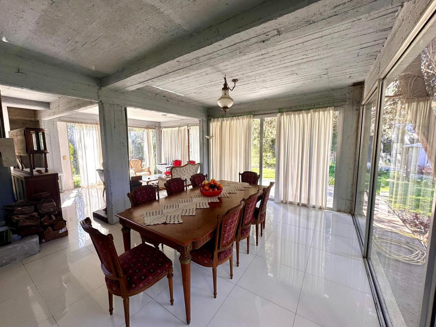 Casa en Venta con 3 cocheras