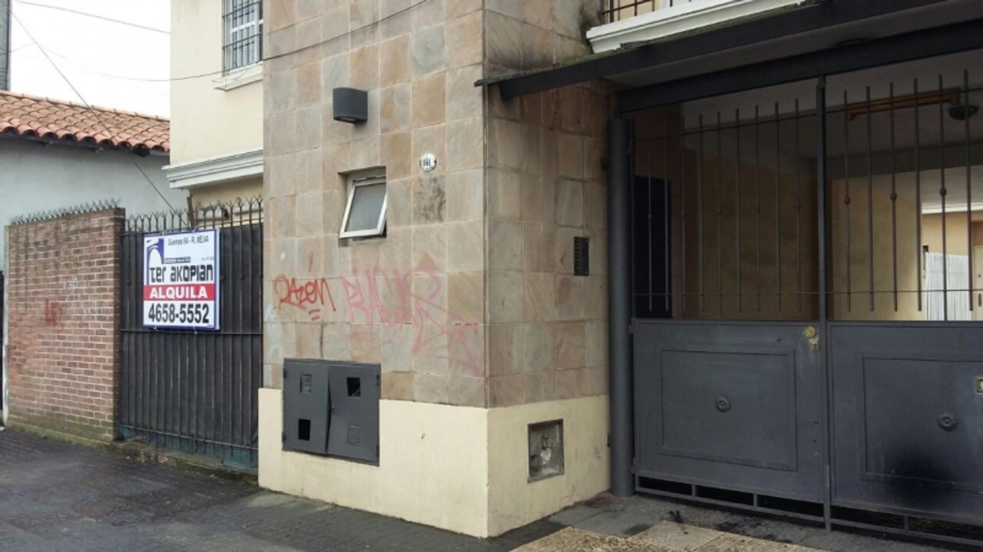 Cochera en Venta de 12  mts largo x 2  mts ancho