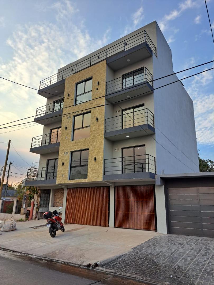 DEPARTAMENTO SEMIPISO 3 AMBIENTES  CON COCHERA