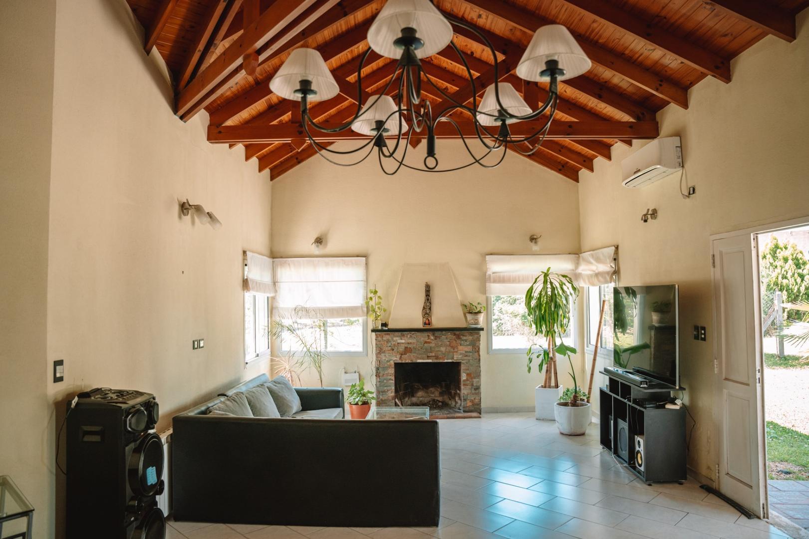 Casa 4 ambientes con 3 baños