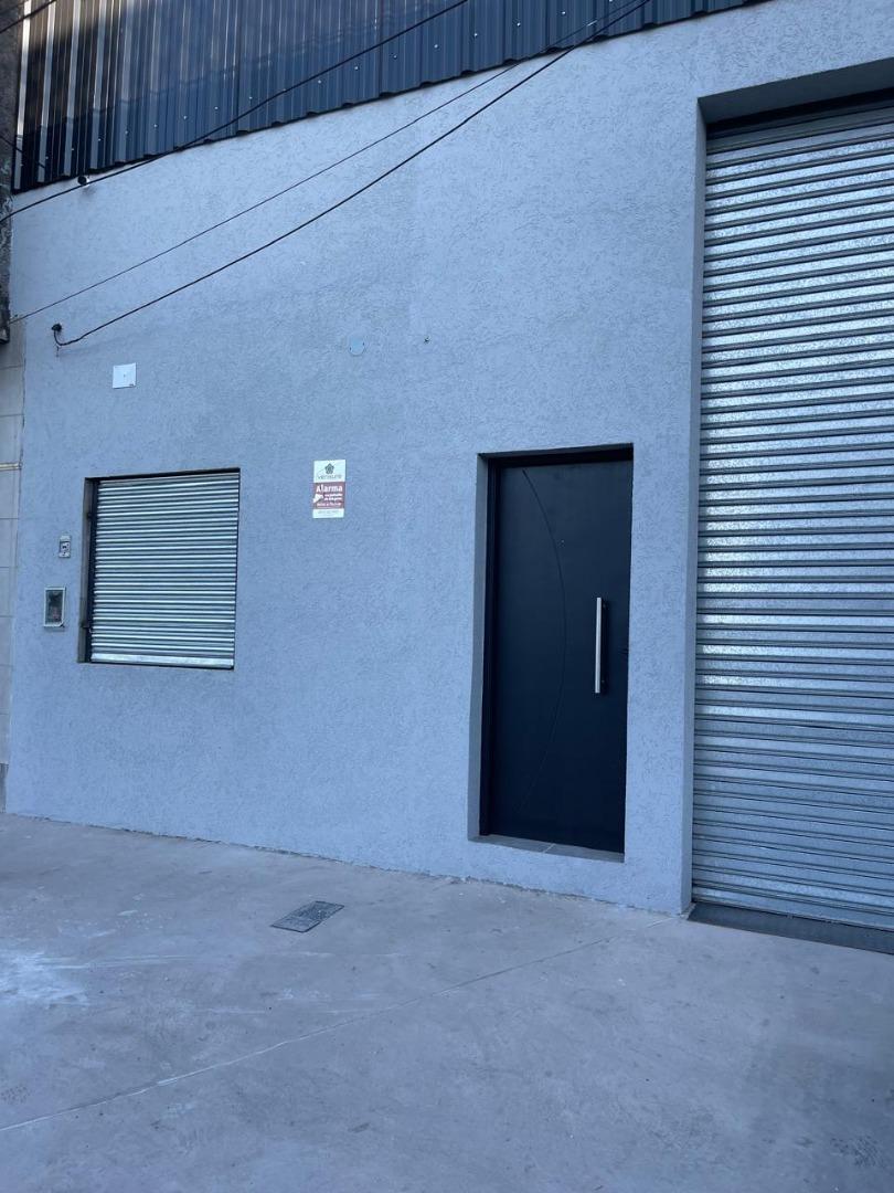 GALPON CON OFICINA IMPECABLE Y A NUEVO MORON CENTRO