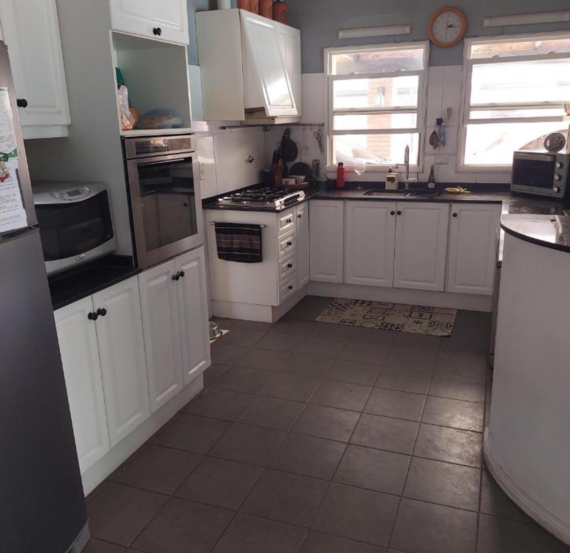 Casa 6 ambientes con 4 baños