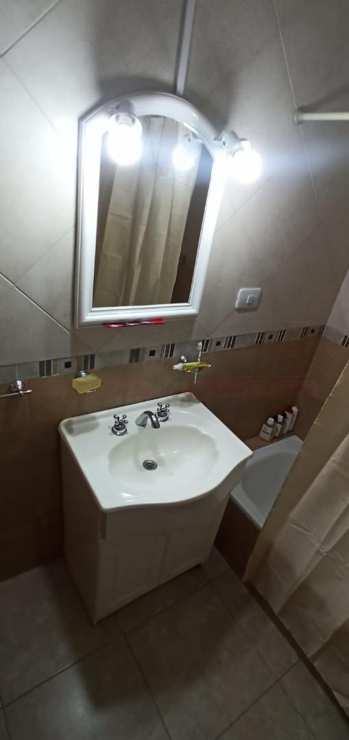 C. De La Democracia 2400